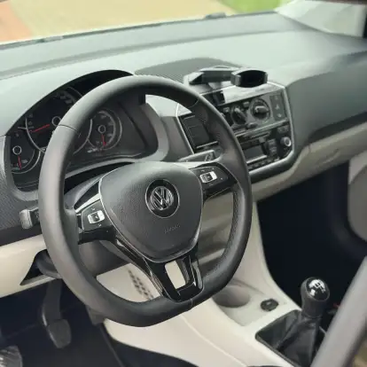 VOLKSWAGEN-UP-2017