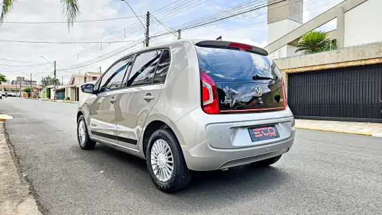 VOLKSWAGEN-UP-2015