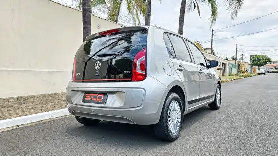VOLKSWAGEN-UP-2015