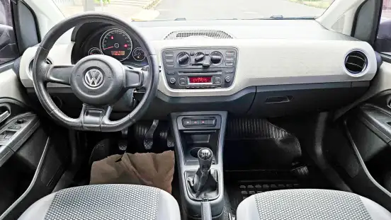 VOLKSWAGEN-UP-2015