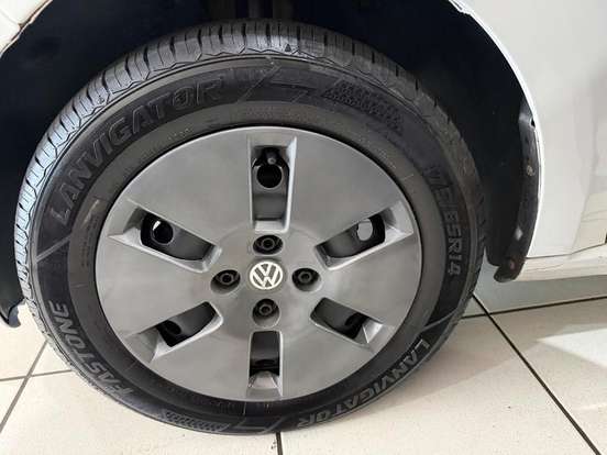VOLKSWAGEN-UP-2015