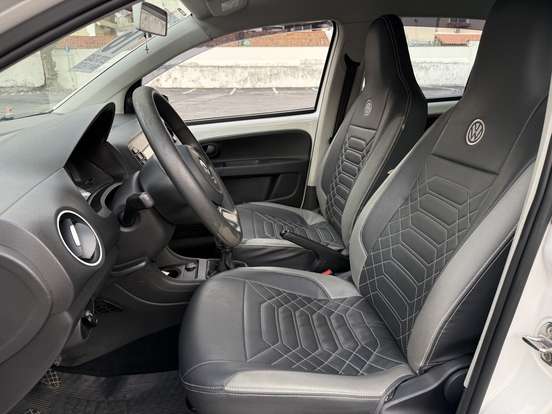 VOLKSWAGEN-UP-2015