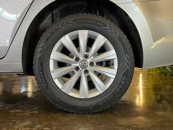 VOLKSWAGEN-VIRTUS-1.0 200 TSI COMFORTLINE AUTOMÁTICO VOLKSWAGEN-VIRTUS-2021