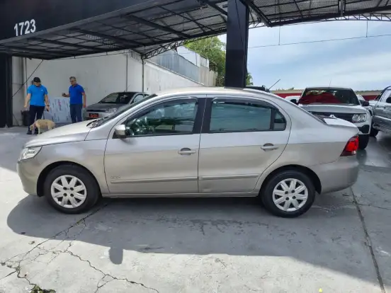VOLKSWAGEN-VOYAGE-2012
