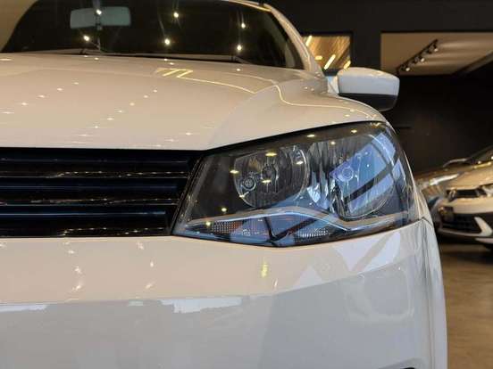 VOLKSWAGEN-VOYAGE-2013