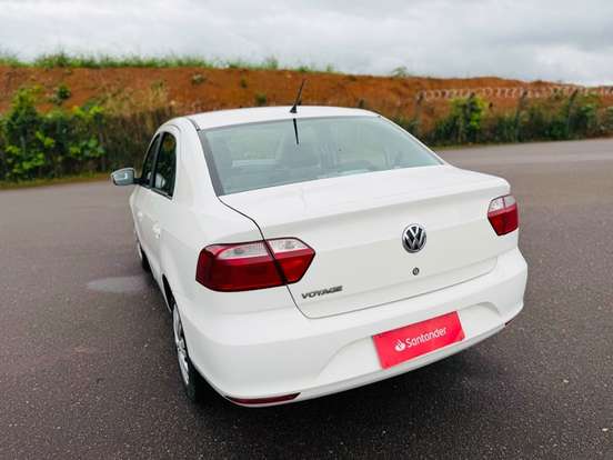 VOLKSWAGEN-VOYAGE-2018