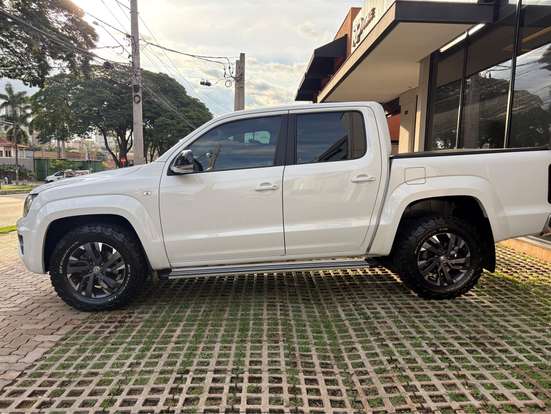 VOLKSWAGEN-AMAROK-2024