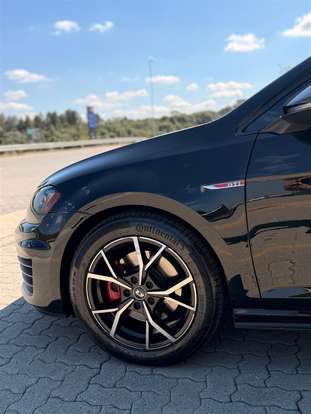 VOLKSWAGEN-GOLF-2014