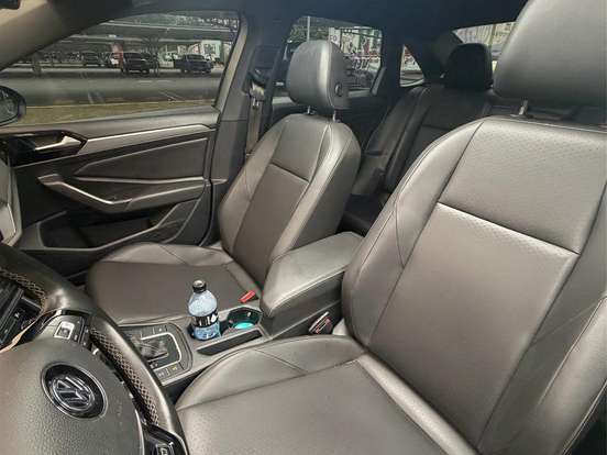 VOLKSWAGEN-JETTA-1.4 250 TSI TOTAL FLEX R-LINE TIPTRONIC VOLKSWAGEN-JETTA-2020