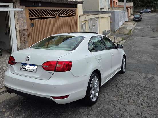 VOLKSWAGEN-JETTA-2.0 COMFORTLINE FLEX 4P TIPTRONIC VOLKSWAGEN-JETTA-2012