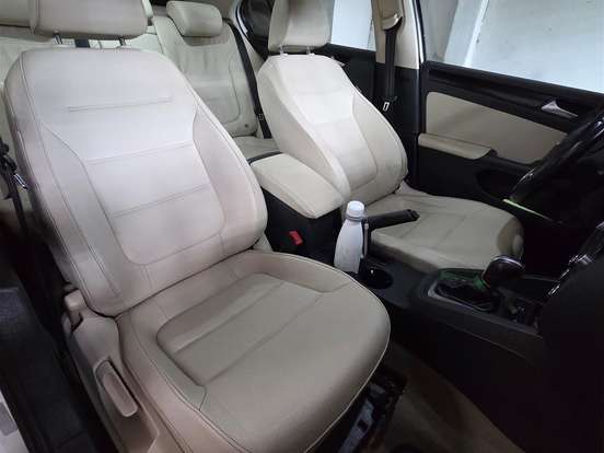 VOLKSWAGEN-JETTA-2.0 COMFORTLINE FLEX 4P TIPTRONIC VOLKSWAGEN-JETTA-2012