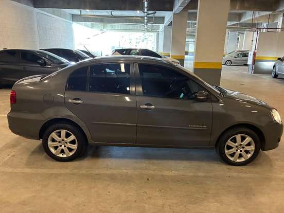 VOLKSWAGEN-POLO SEDAN-2011