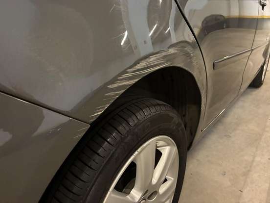 VOLKSWAGEN-POLO SEDAN-2011