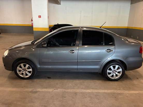 VOLKSWAGEN-POLO SEDAN-1.6 MI COMFORTLINE 8V FLEX 4P AUTOMATIZADO VOLKSWAGEN-POLO SEDAN-2011