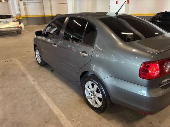 VOLKSWAGEN-POLO SEDAN-2011
