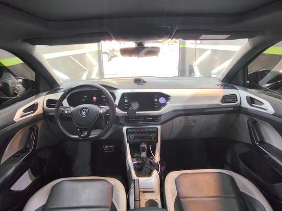 VOLKSWAGEN-T-CROSS-1.4 250 TSI TOTAL FLEX HIGHLINE AUTOMÁTICO VOLKSWAGEN-T-CROSS-2019