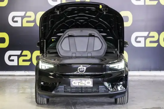 VOLVO-C40-2023