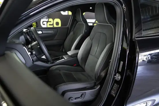 VOLVO-C40-2023