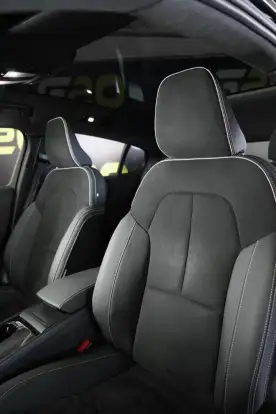 VOLVO-C40-2023