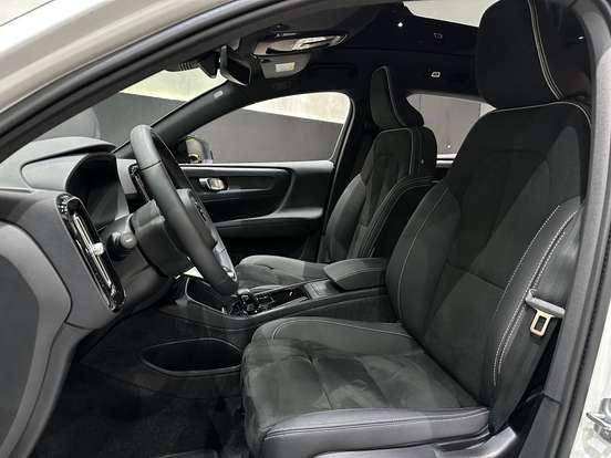 VOLVO-C40-2023