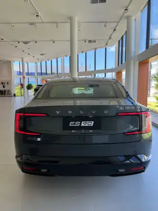 VOLVO-ES90-2026