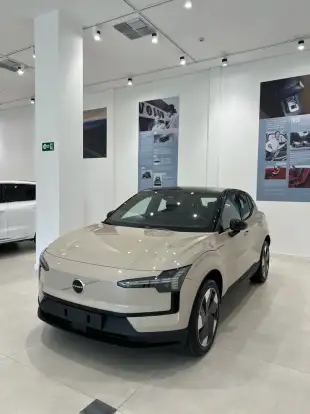 VOLVO-EX30-51 KW ELÉTRICO PLUS VOLVO-EX30-2027
