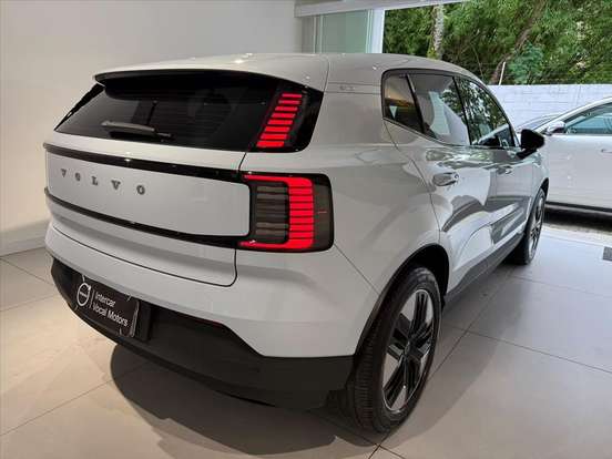 VOLVO-EX30-2024