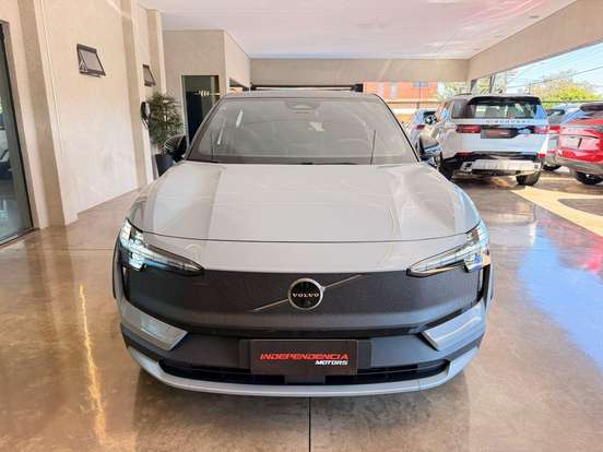 VOLVO-EX30-2025