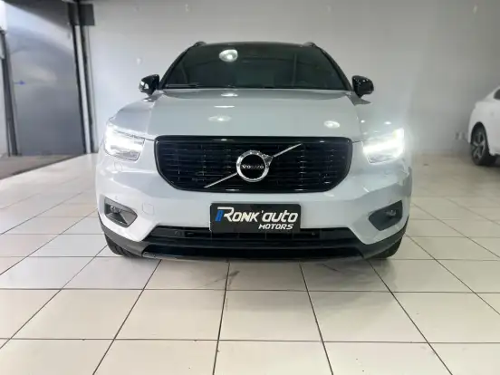 VOLVO-XC40-2020