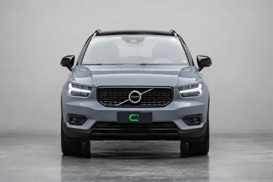 VOLVO-XC40-2021