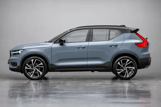 VOLVO-XC40-2021