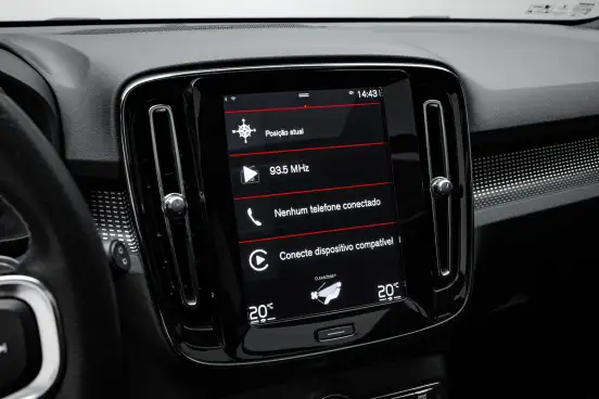 VOLVO-XC40-2021