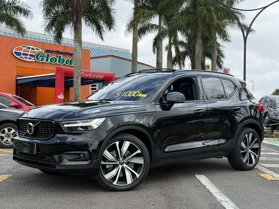 VOLVO-XC40-2021