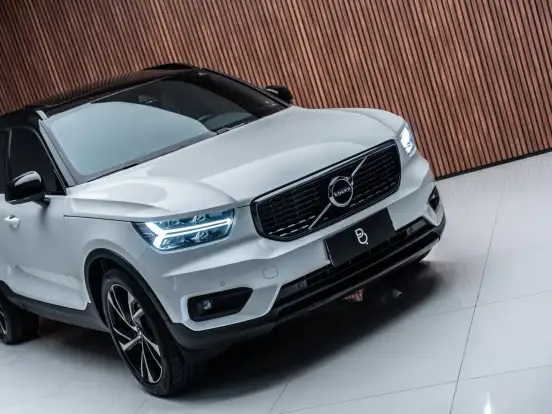 VOLVO-XC40-2019