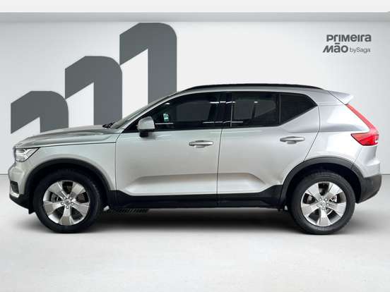 VOLVO-XC40-2019