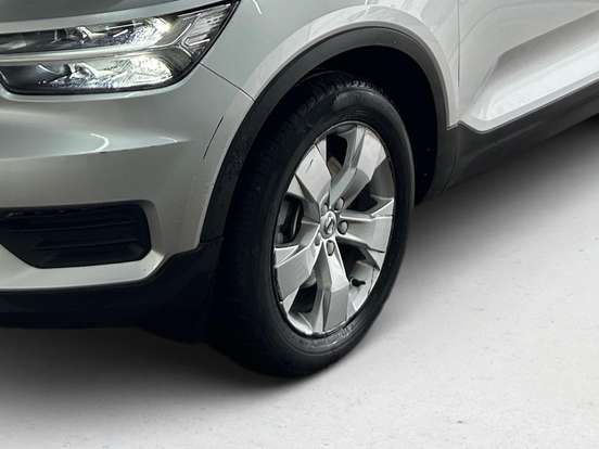 VOLVO-XC40-2019