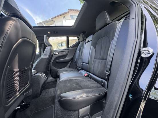 VOLVO-XC40-2019