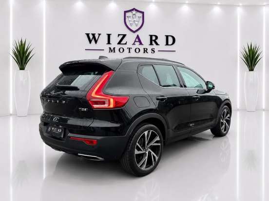 VOLVO-XC40-2019