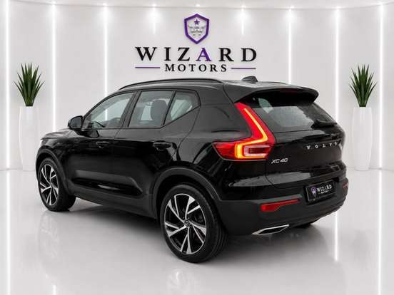 VOLVO-XC40-2019