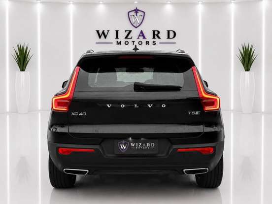 VOLVO-XC40-2019