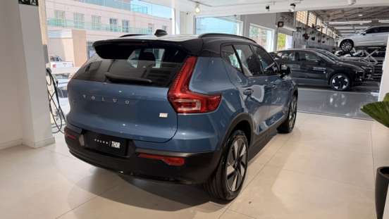 VOLVO-XC40-2023