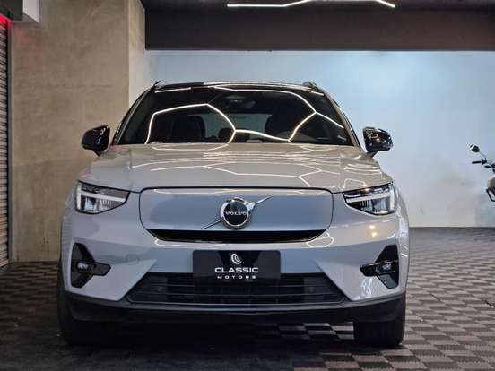 VOLVO-XC40-2023