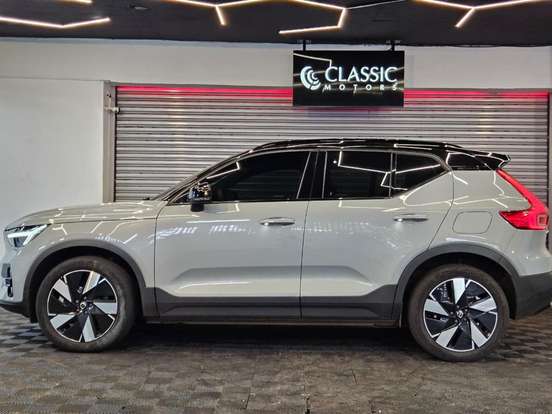 VOLVO-XC40-2023