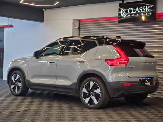 VOLVO-XC40-2023