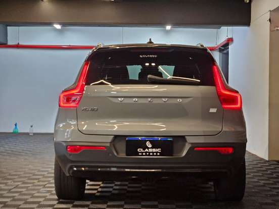 VOLVO-XC40-2023