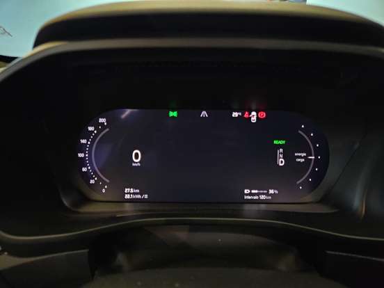 VOLVO-XC40-2023