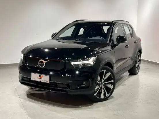 VOLVO-XC40-2021