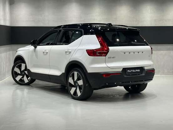 VOLVO-XC40-2022