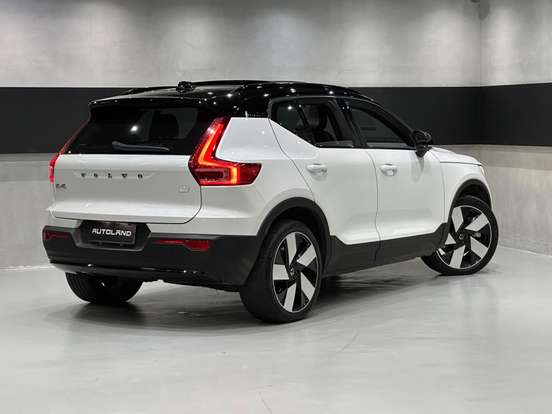 VOLVO-XC40-2022