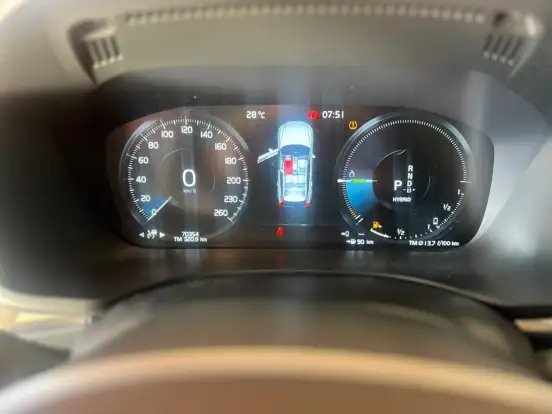 VOLVO-XC60-2019